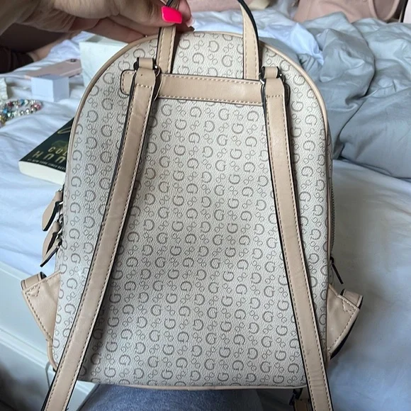Guess backpack - Picture 3 of 5